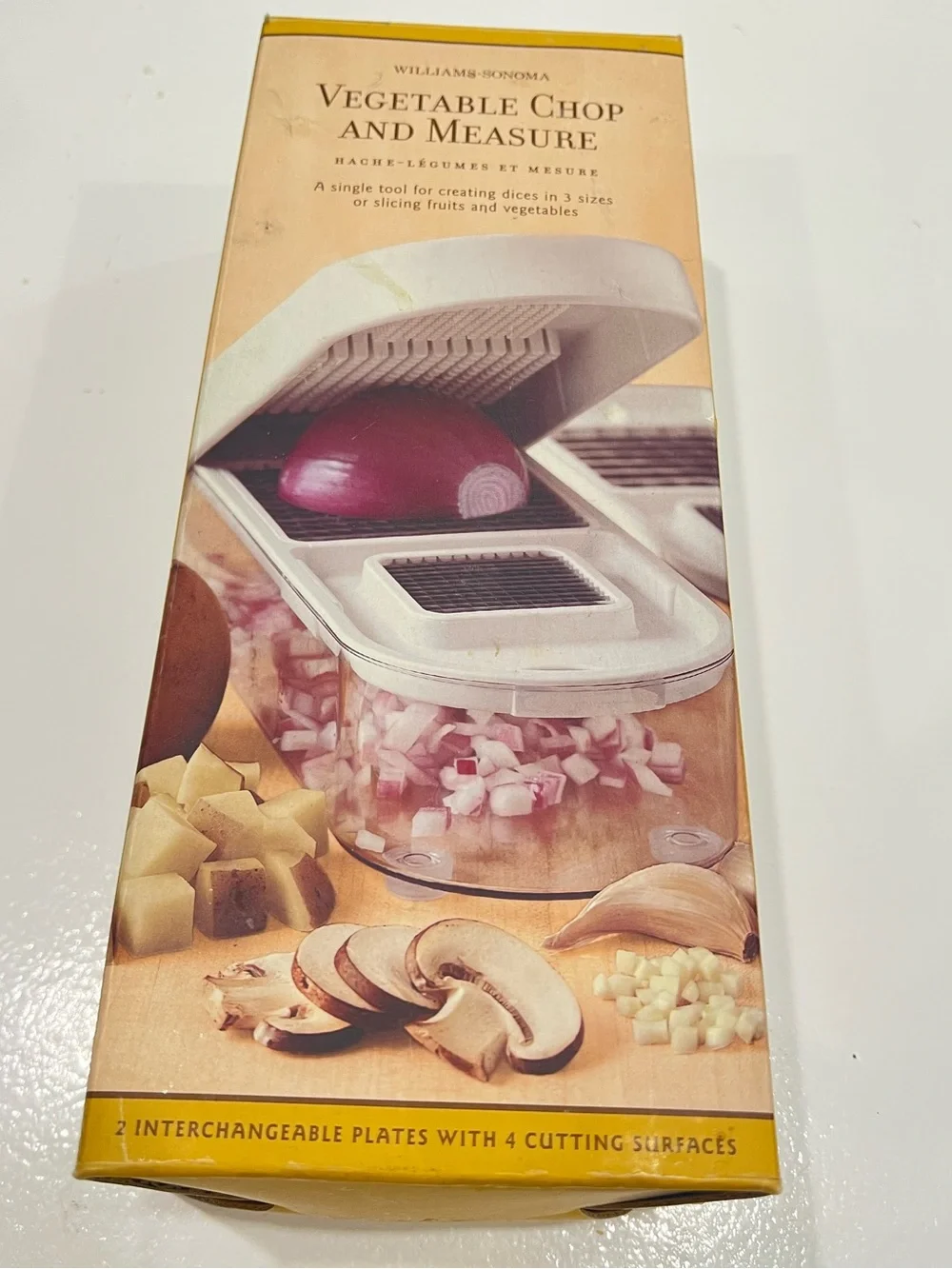 Williams Sonoma Vegetable Chop & Measure – New in Box